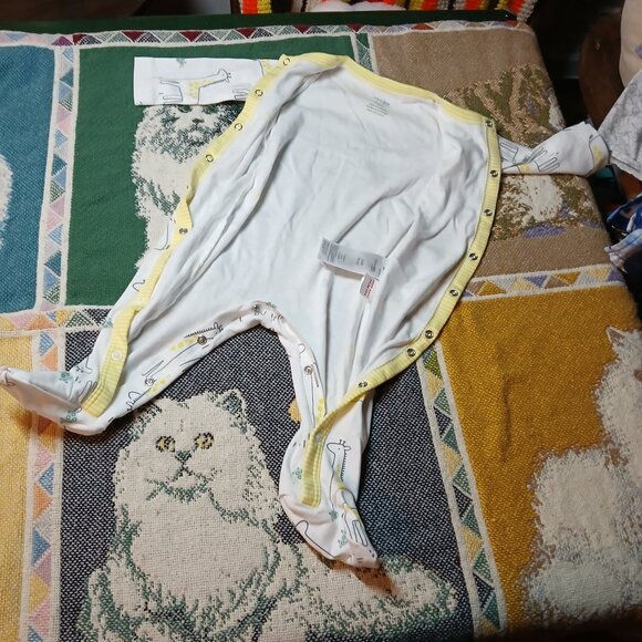 Simple Joys by Carter's 3-6M Infant Baby White & Yellow Giraffe Booted Onesie - Picture 3 of 8